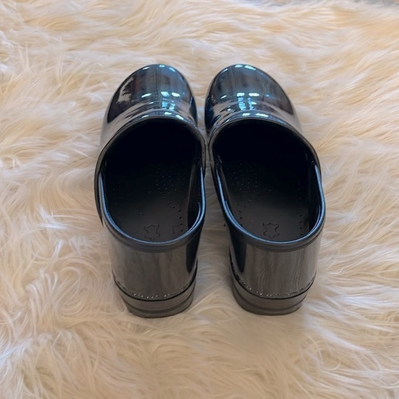 Dansko Professional Patent Leather‎ Clogs Nursing Shoes Mules Clogs Dark Grey - Picture 2 of 8
